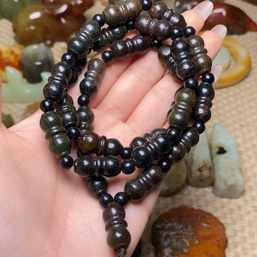 蛇纹石玉未镶嵌颈饰