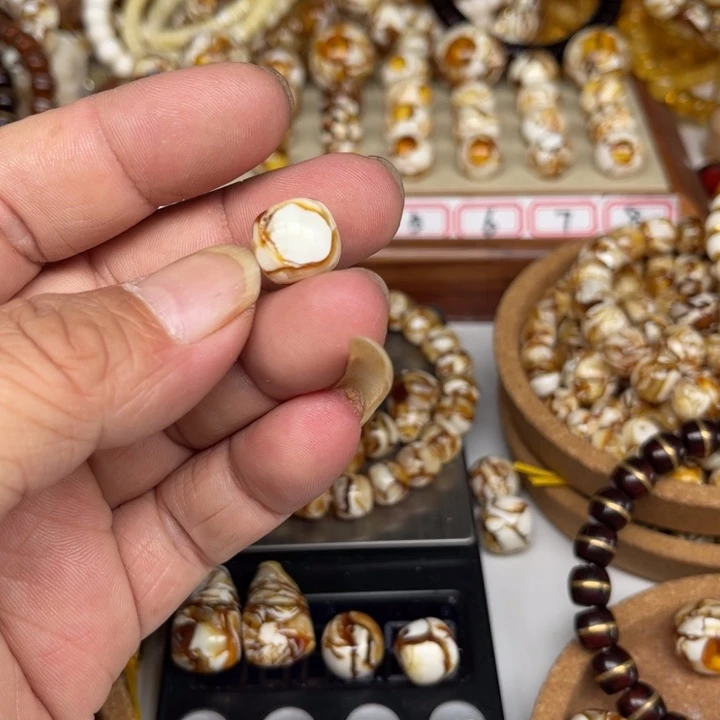 未镶嵌琥珀裸石王****冰69号