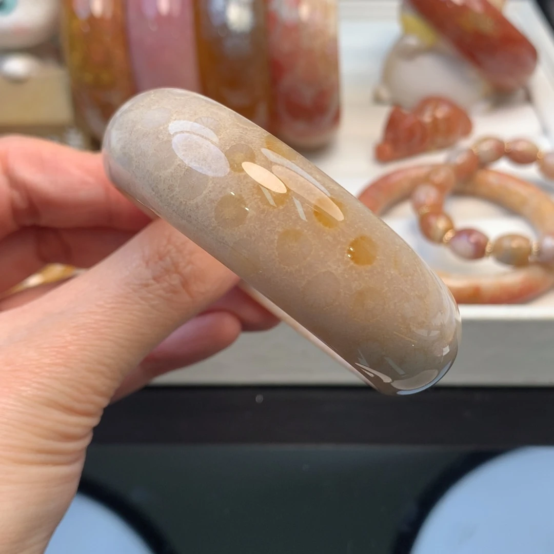 硅化珊瑚（珊瑚玉）手镯未镶嵌小*狸