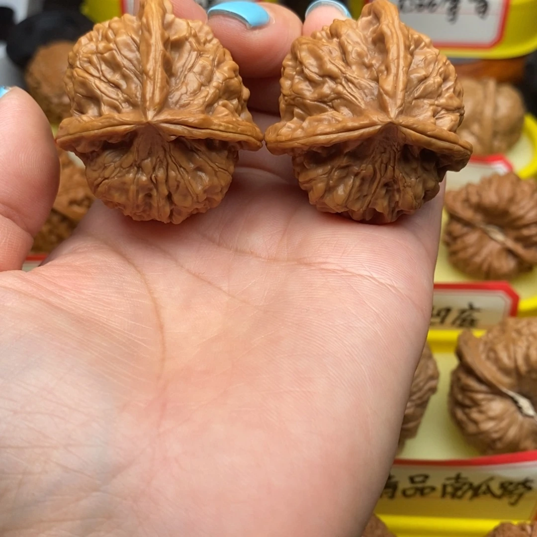 桃***花文玩核桃吊坠三棱