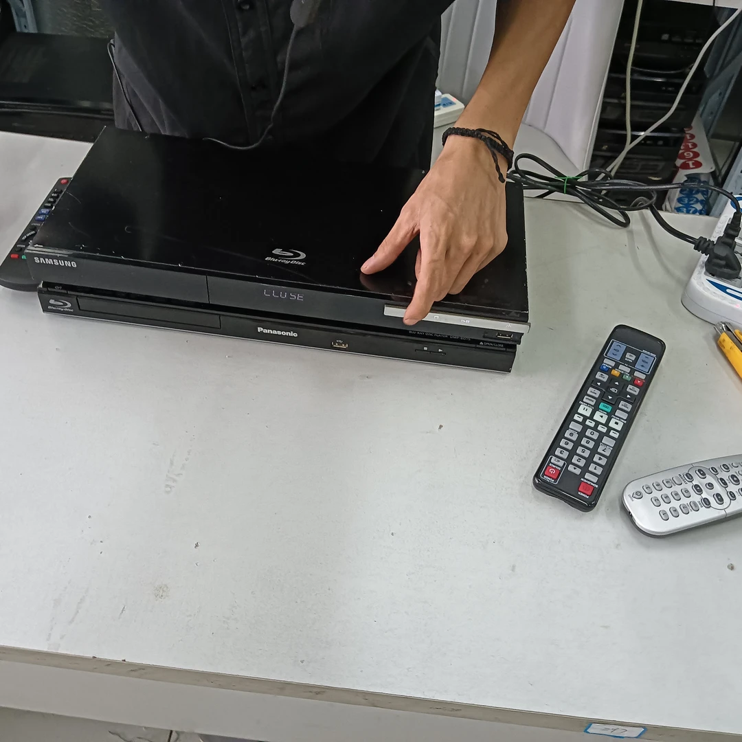 9新  su5500蓝光DVD二手不包邮不支持退换