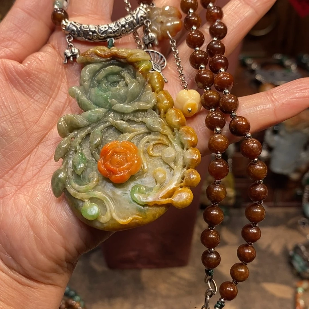 翡翠吊坠(赠链)未镶嵌