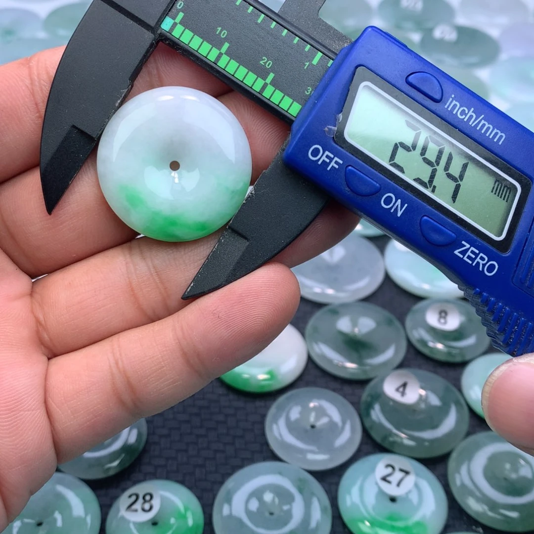 翡翠颈饰未镶嵌缅甸天然A货翡翠