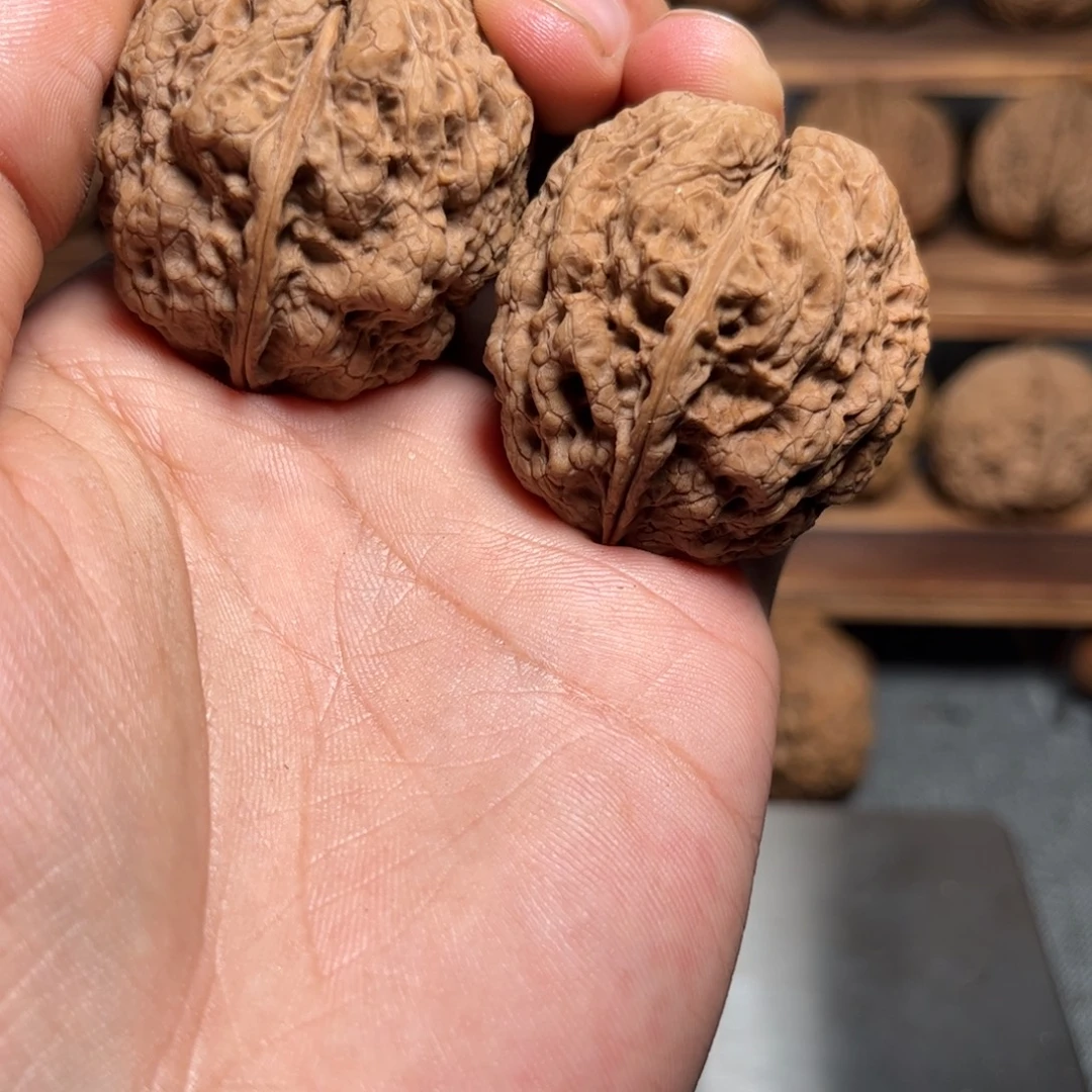 桃核把件红火云铁12号37mm