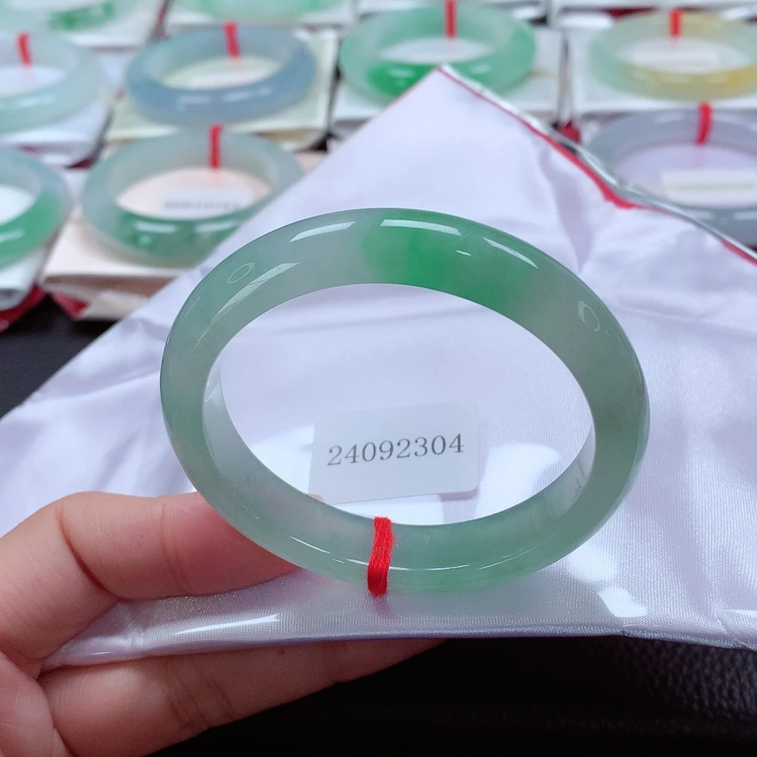 翡翠手镯（贵妃镯）未镶嵌