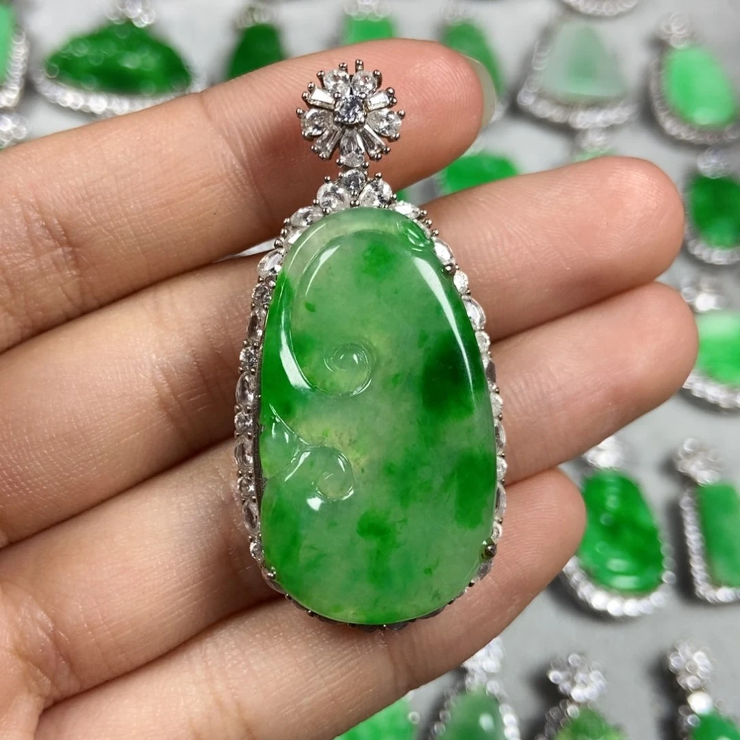 颈饰未镶嵌翡翠如意