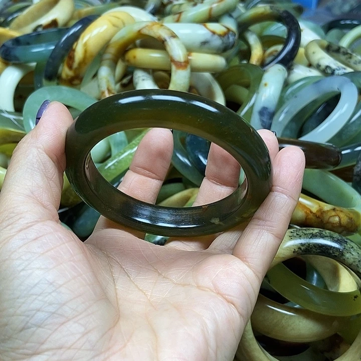 伟***吖未镶嵌手镯透闪石质玉