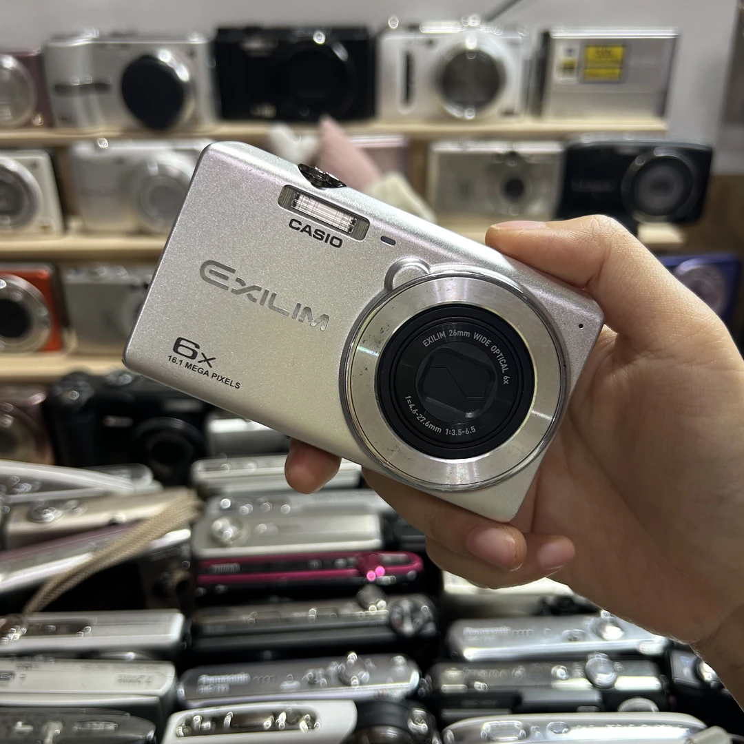 9新 Casio/卡西欧 卡西欧z880银白色1610万像素6倍光学变焦