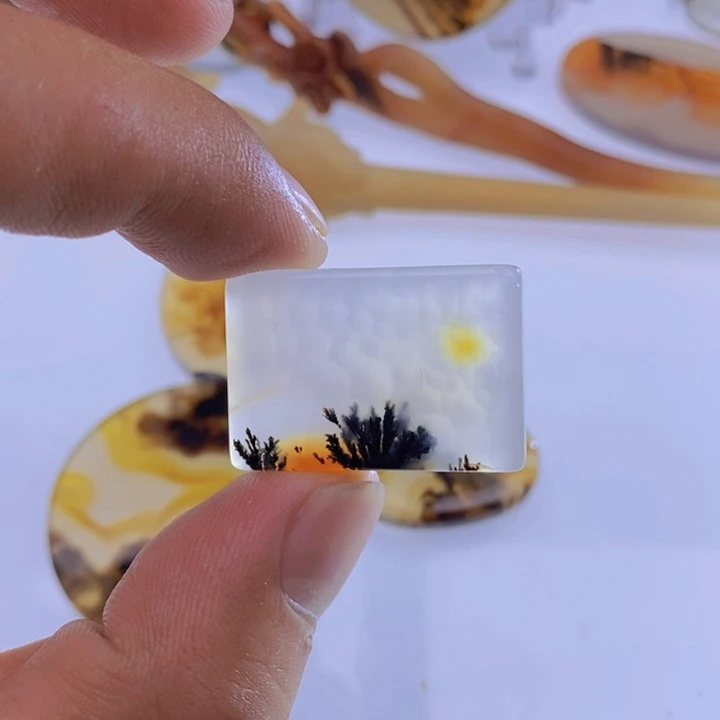 玛瑙/玉髓颈饰未镶嵌丫**?