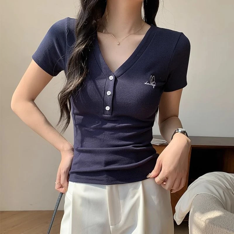 美式正肩纽扣半开领短袖t恤女小众设计感法式V领短款辣妹修身上衣