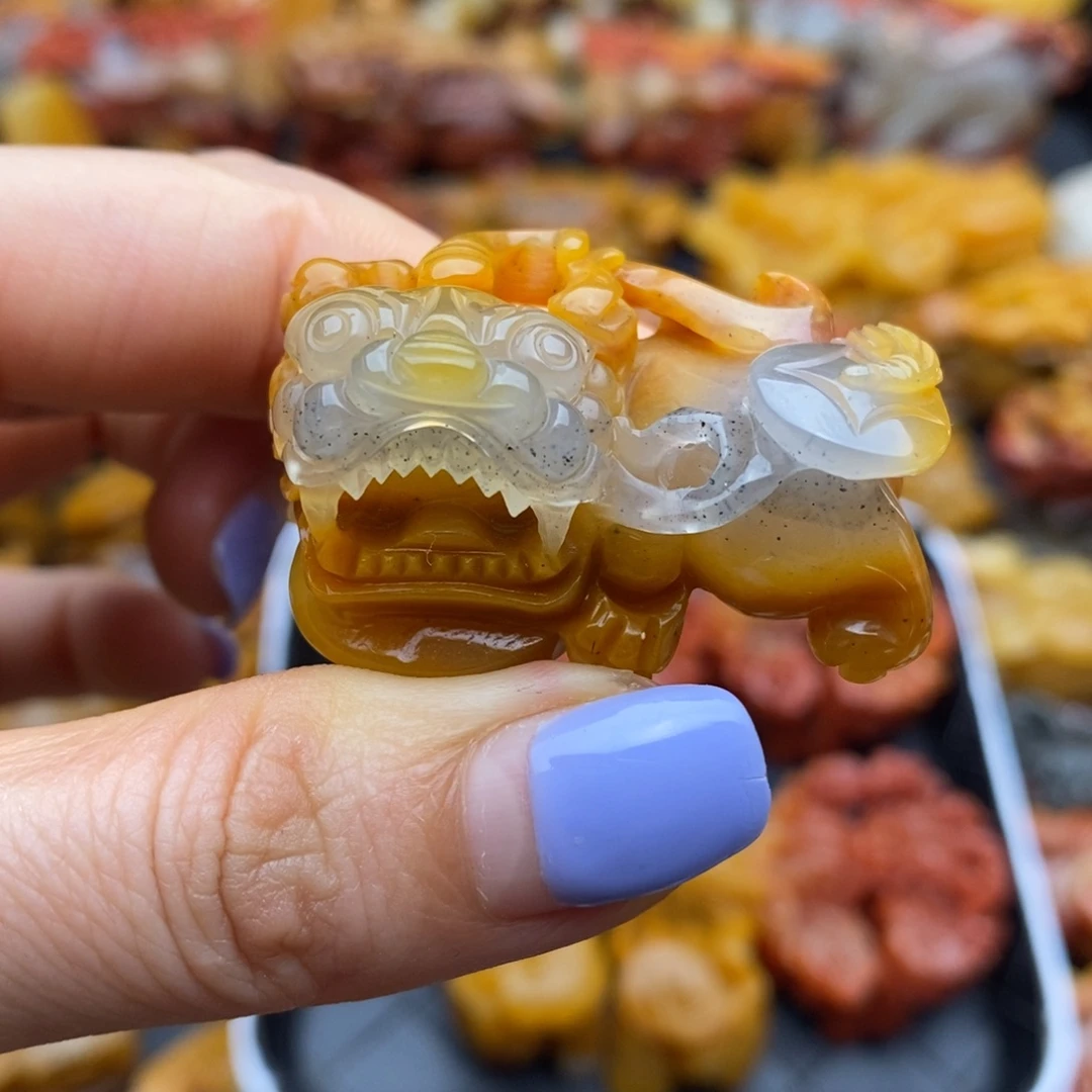 石英质玉（黄龙玉）未镶嵌颈饰