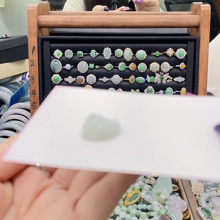 翡翠手镯未镶嵌天然翡翠A货