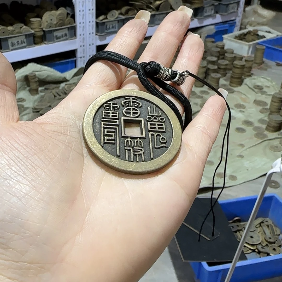 杨***子铜现代仿制工艺品