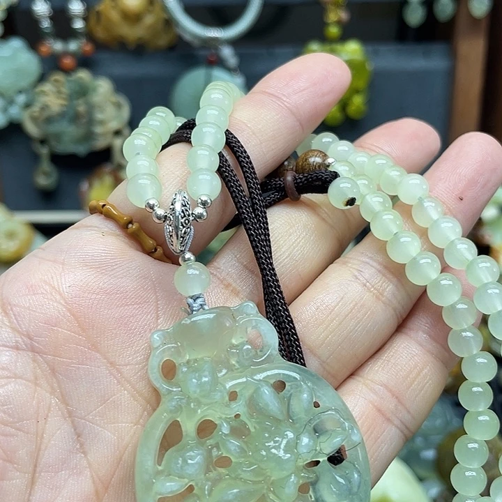 蛇纹石玉未镶嵌颈饰