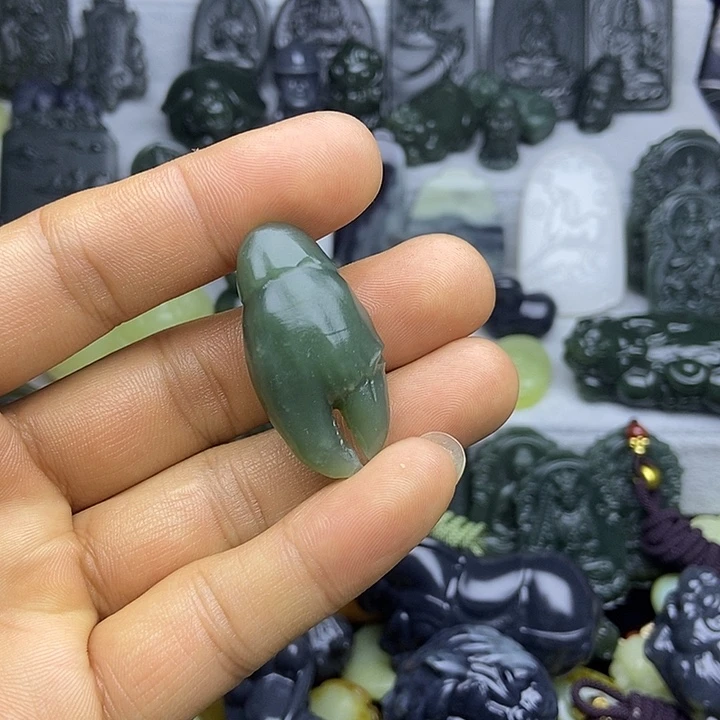 和田玉未镶嵌颈饰