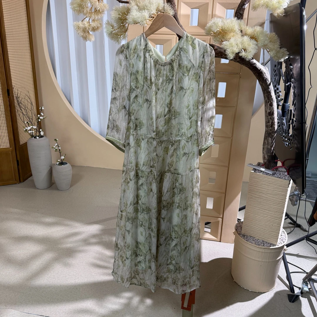 2025响隐新款浅绿色顺纡绉桑蚕丝连衣裙6535147009