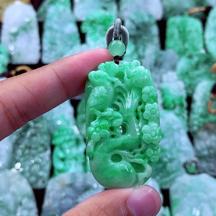 吊坠(不含链)未镶嵌翡翠