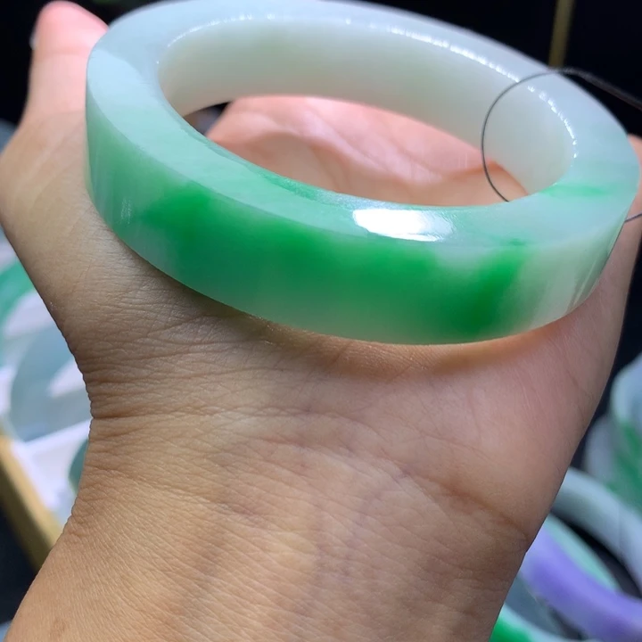 未镶嵌翡翠手镯定制翡翠