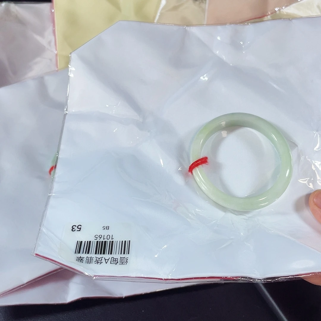 未镶嵌手镯翡翠阳*?天然翡翠手镯