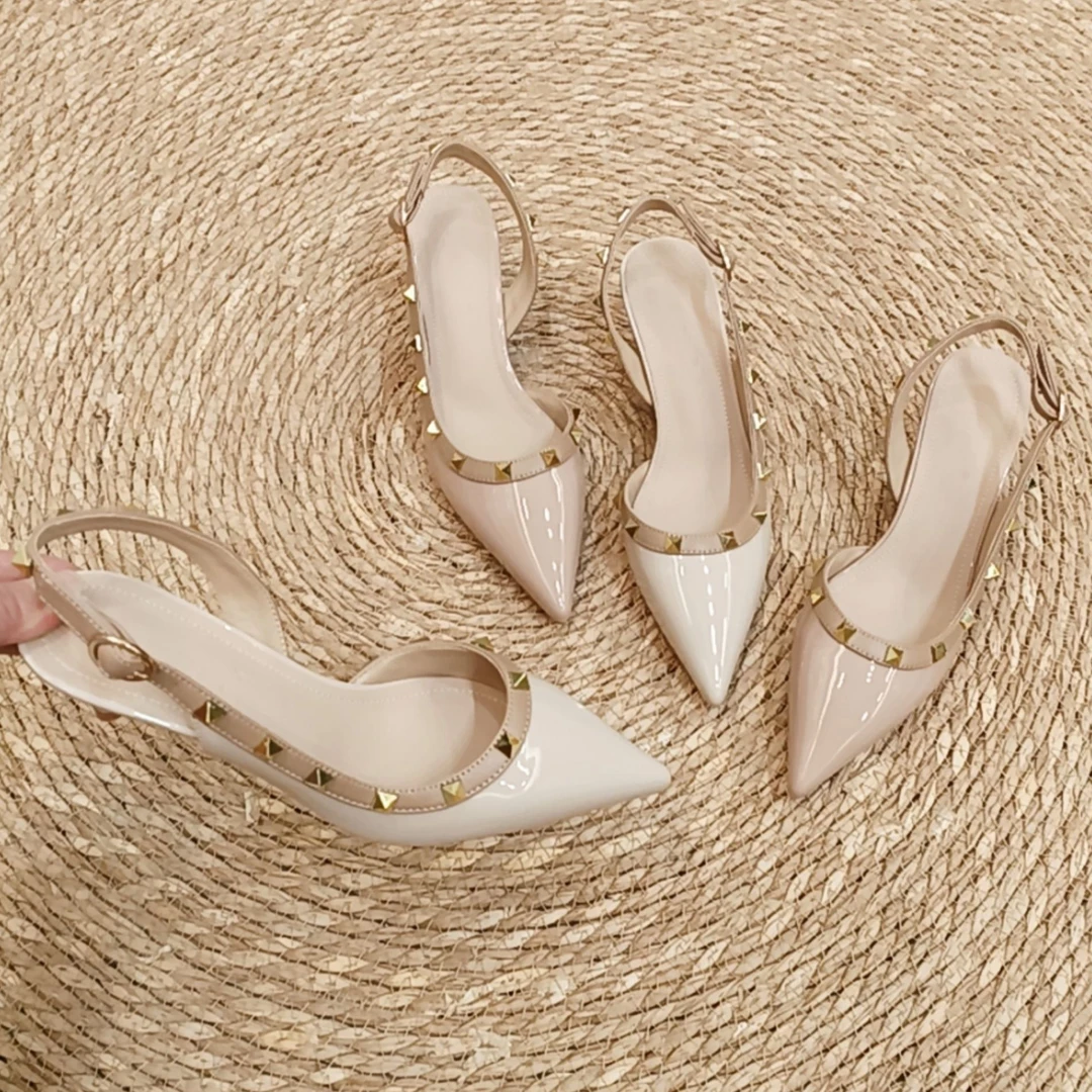 铆钉凉鞋女2025夏季欧若风时尚气质百搭浅口包头尖头法式一字带鞋