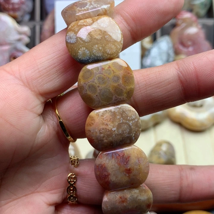 硅化珊瑚（珊瑚玉）颈饰足银镀金镶嵌