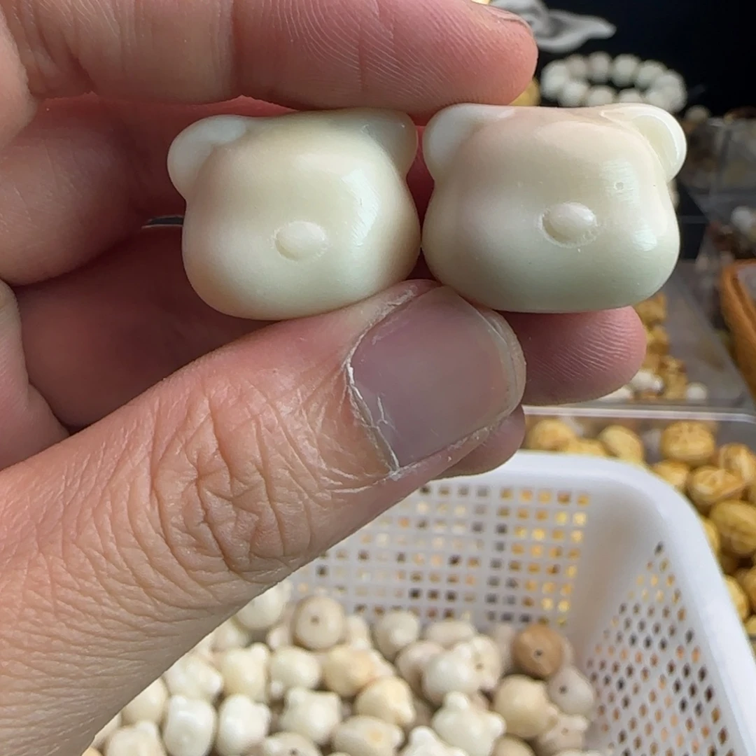 菩提根/象牙果吊坠微瑕白色熊头6颗