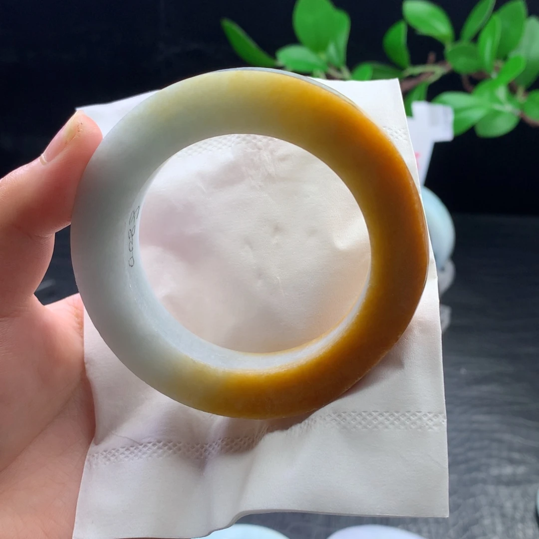 定制翡翠未镶嵌手镯