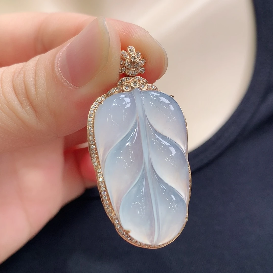 翡翠18K金镶嵌颈饰叶子