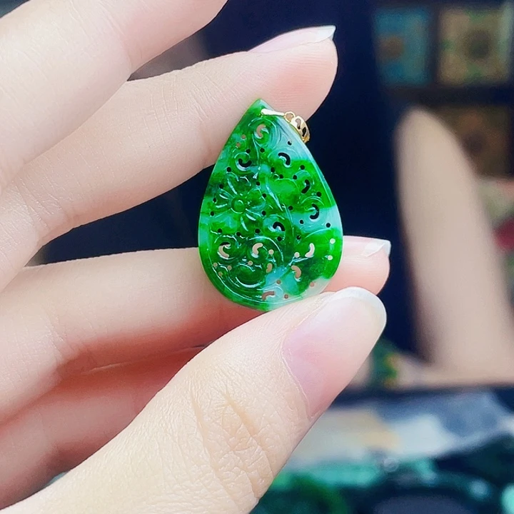 翡翠18K金镶嵌颈饰多样性