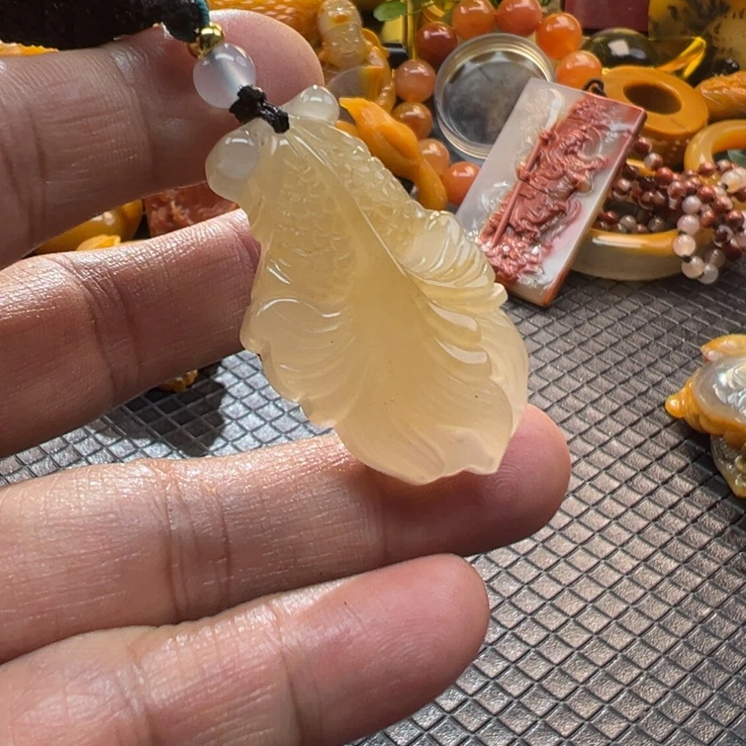 石英质玉未镶嵌颈饰