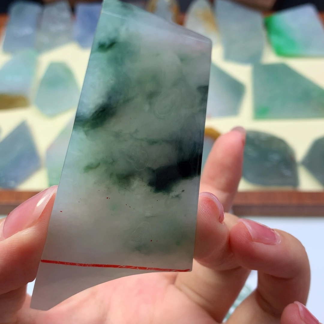 翡翠未镶嵌颈饰好