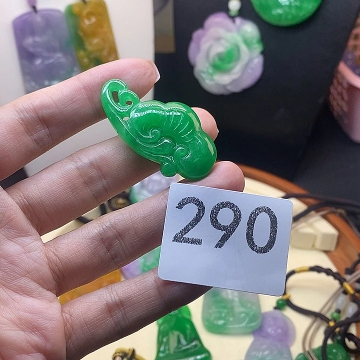 翡翠未镶嵌吊坠(赠链)
