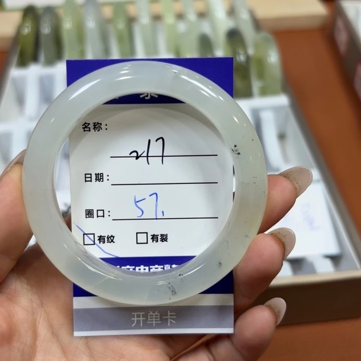 未镶嵌岫玉手镯天然