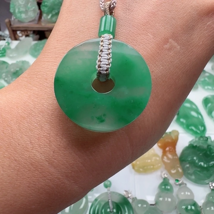 颈饰未镶嵌石英质玉