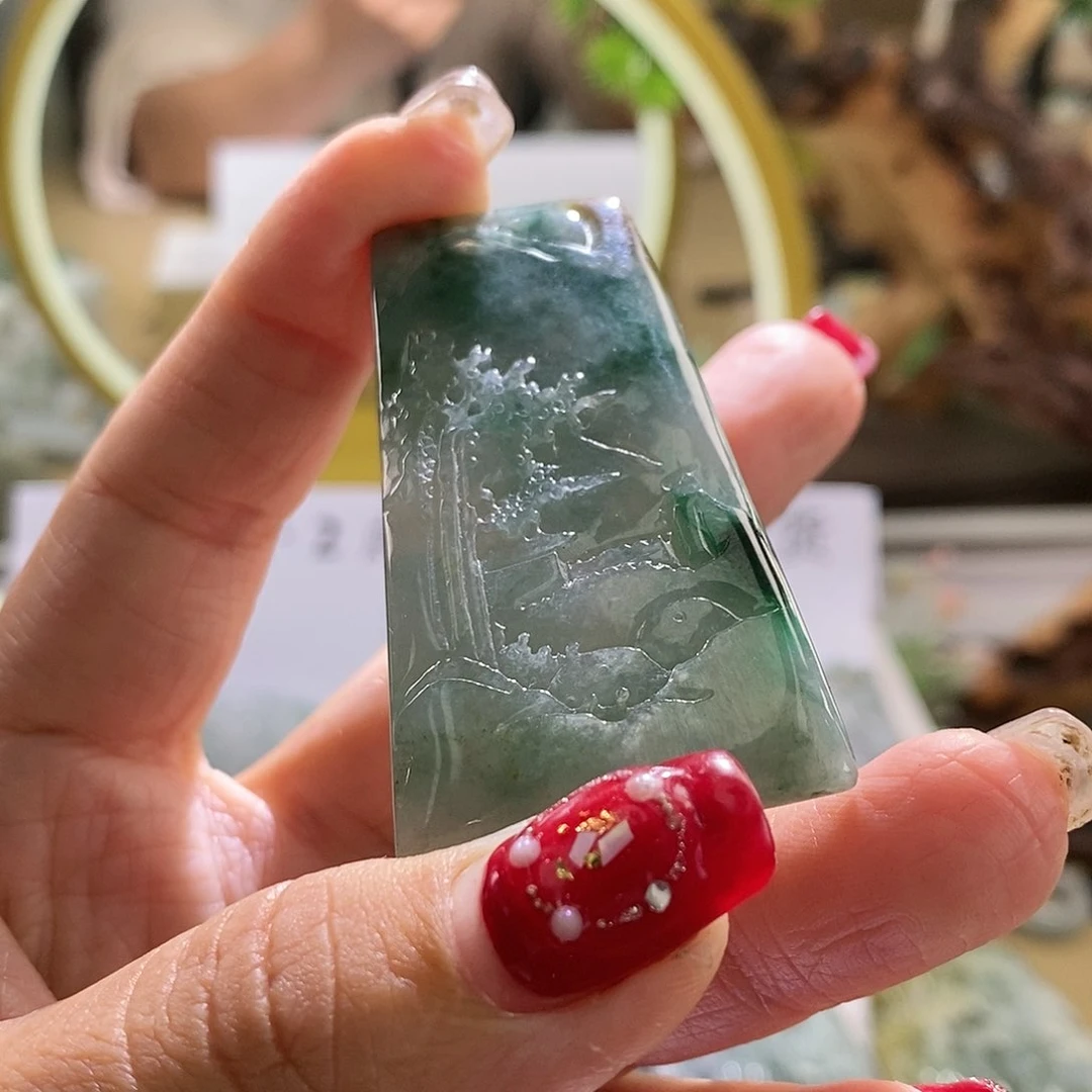 【闪购商品】翡翠颈饰未镶嵌山水