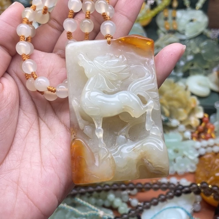 蛇纹石玉吊坠合金