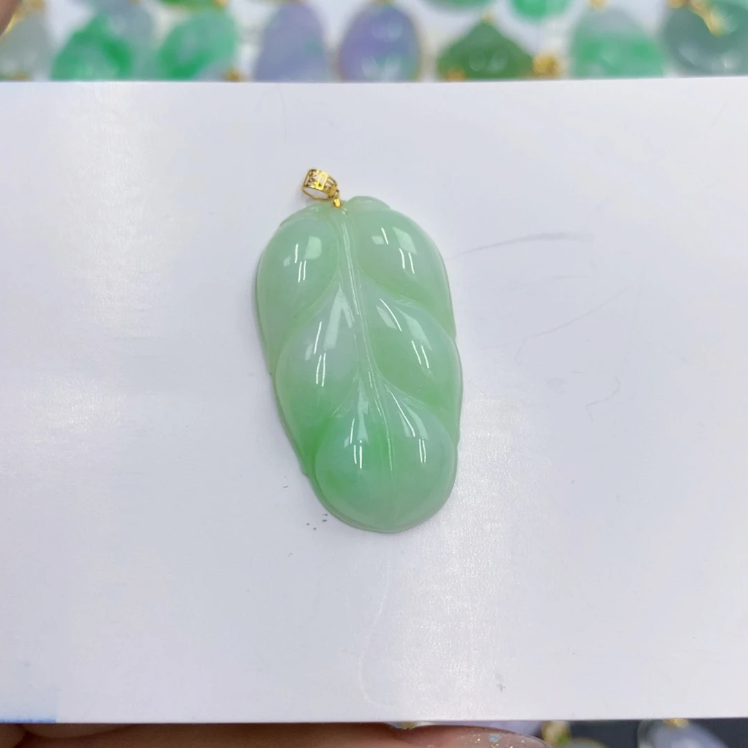翡翠18K金镶嵌颈饰翡翠