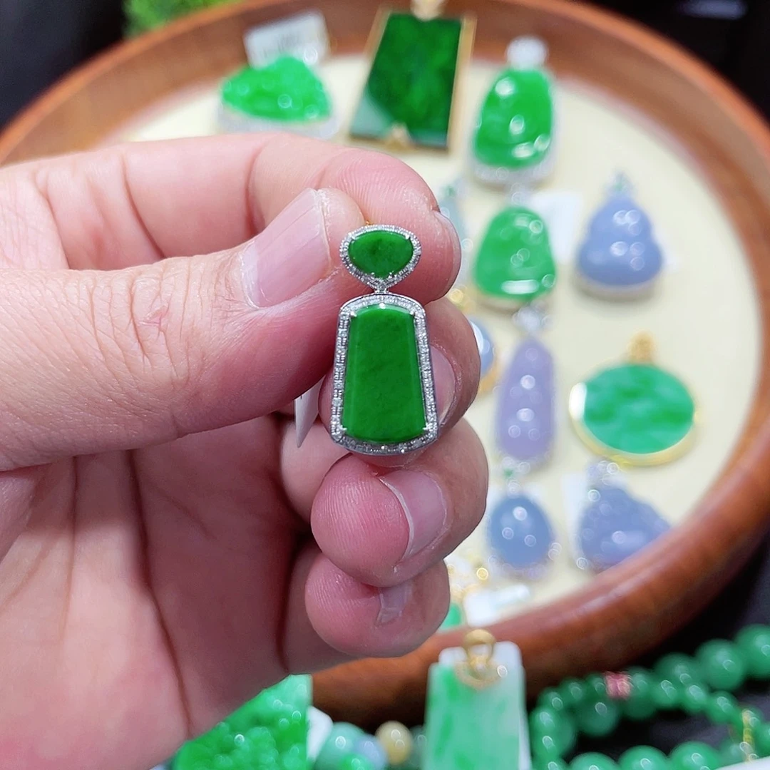 翡翠吊坠(不含链)18K金镶嵌