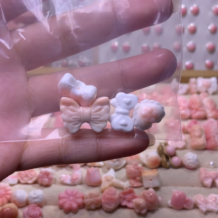 【闪购商品】查罗石颈饰合金福利