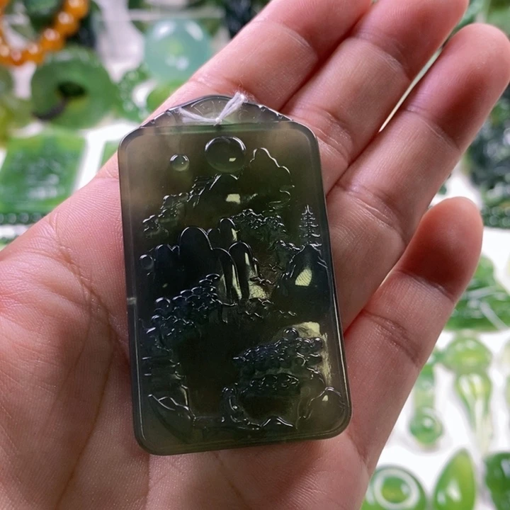 未镶嵌蛇纹石玉颈饰胡****5