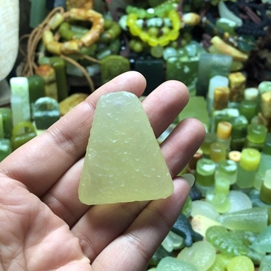 未镶嵌岫玉吊坠岫