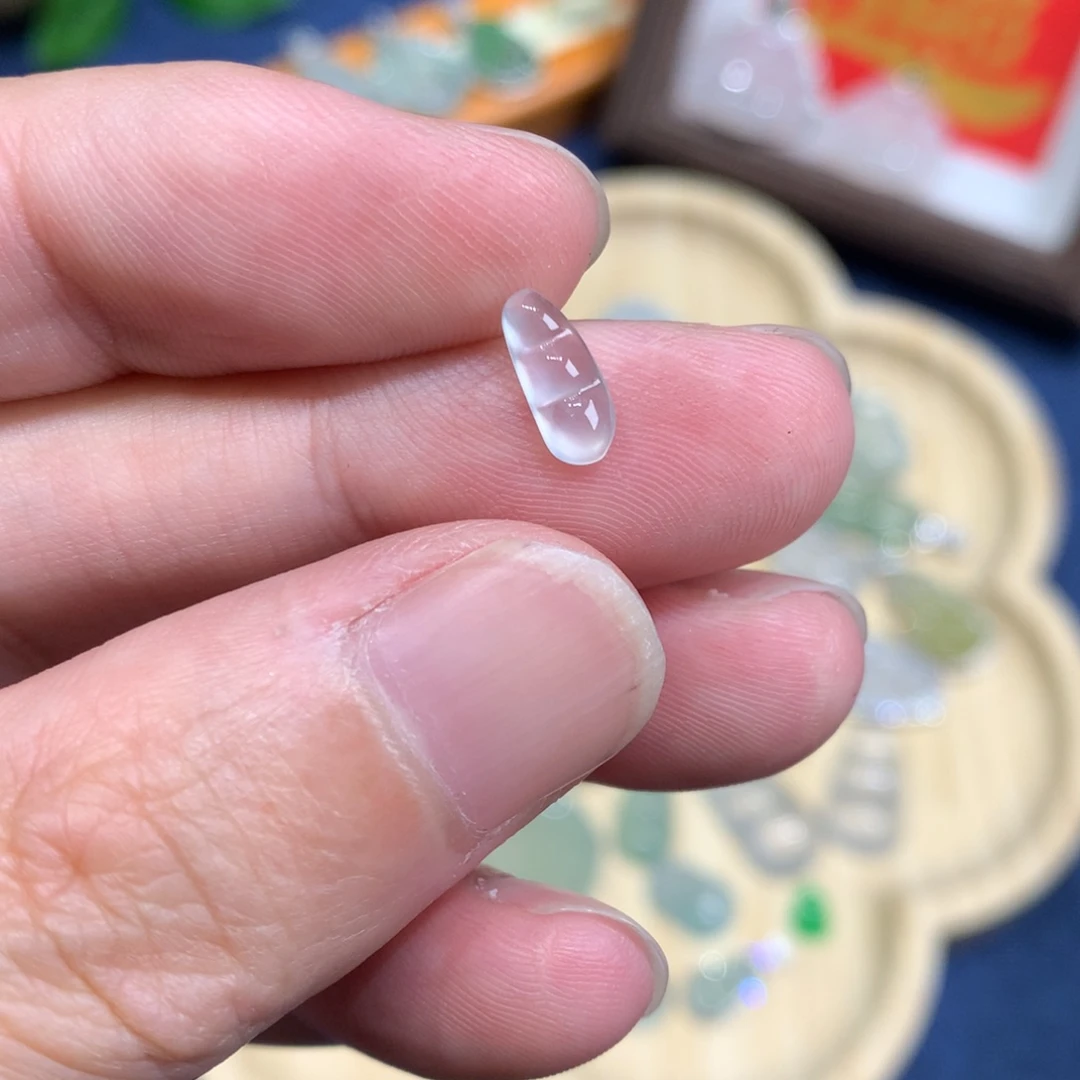 翡翠未镶嵌颈饰豆子