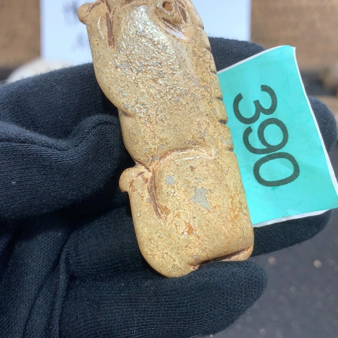 未镶嵌透闪石-蛇纹石玉颈饰