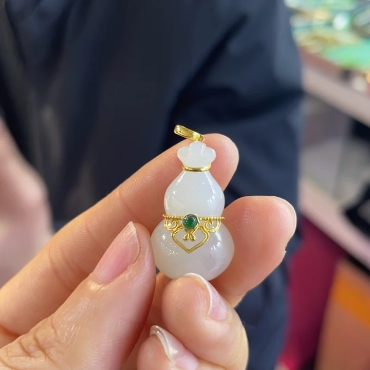 和田玉18K金镶嵌颈饰