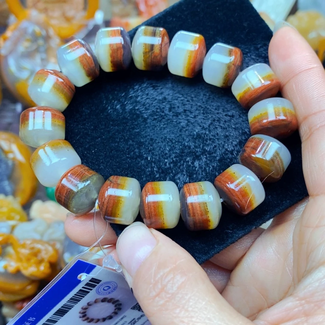 未镶嵌石英质玉（黄龙玉）颈饰