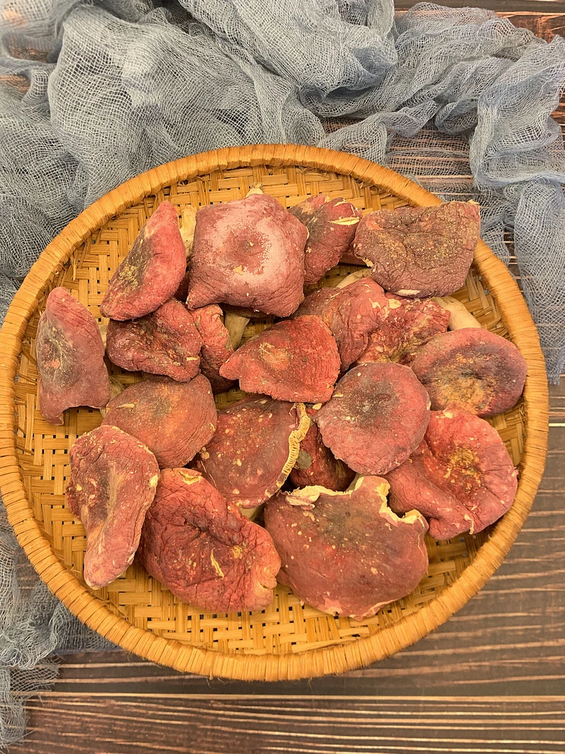 野生的河南红菇煮米线