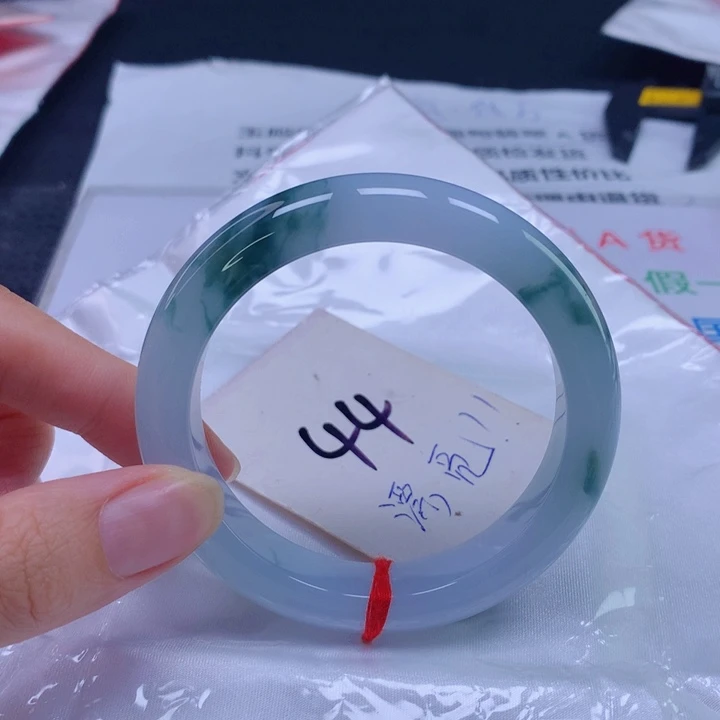翡翠手镯未镶嵌54圈口