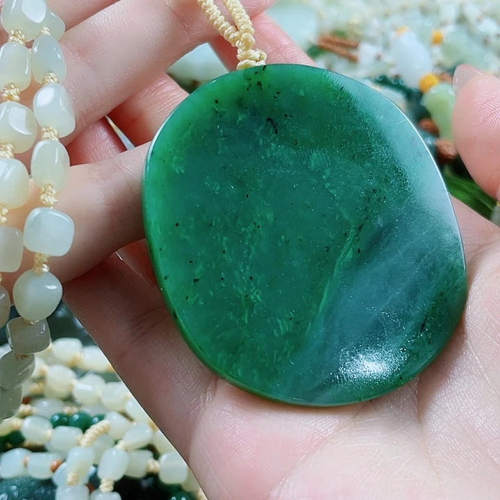 颈饰未镶嵌和田玉