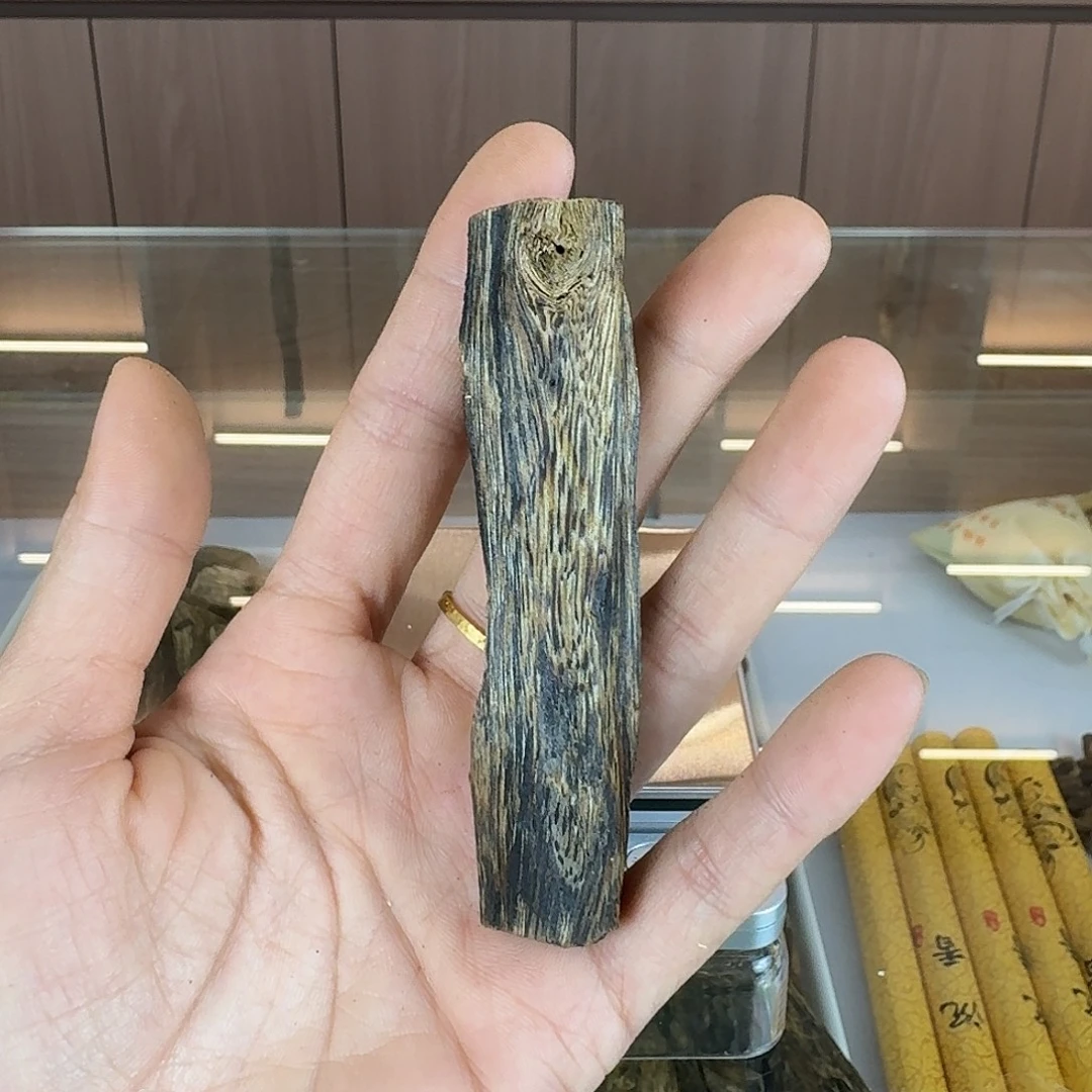 线香绿奇楠虫漏白棋11克