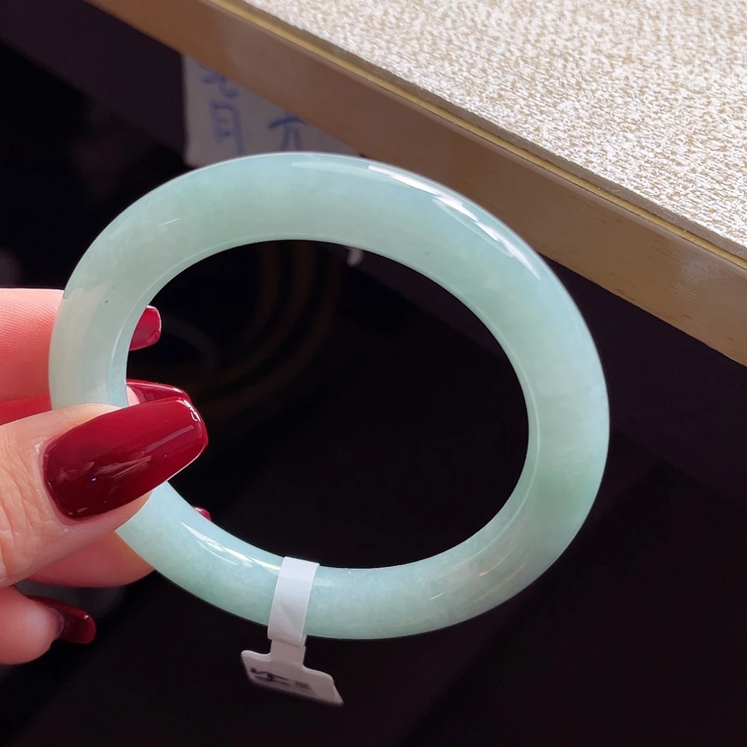 翡翠手镯未镶嵌手镯